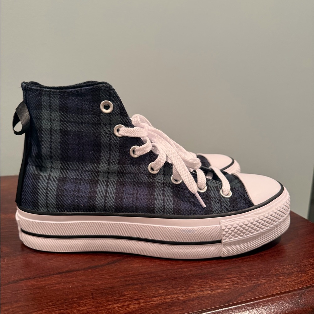 Converse Navy Plaid High-Tops NWOT - Picture 3 of 7